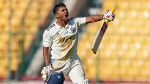 Suryakumar Yadav leads congratulatory messages for Musheer Khan, as youngster hits 181 on Duleep Trophy debut
