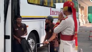 WATCH: Bangladesh players receive warm welcome as they land in Chennai ahead of first Test vs India