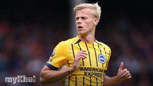 Brighton Defender Jan Paul Van Hecke Called Up To Netherlands Squad For Nations League