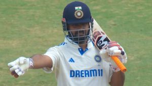 IND vs BAN: Rishabh Pant trolls Bangladesh explaining bizarre Field Arrangement during batting