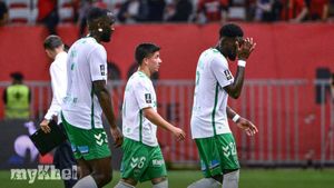 Saint Etienne's Leo Petrot Labels 8-0 Defeat To Nice As A Disgrace Amid Ligue 1 Struggles