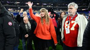 Travis Kelce Reveals How Taylor Swift’s ‘Bias’ Shapes the Chiefs’ Playbook!