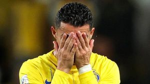 Talk About Bad Day! Cristiano Ronaldo Missed Penalty Breaks Kid's Phone and Sees Al-Nassr Exit King Cup