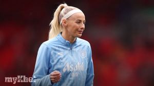 Gareth Taylor Dismisses Rumours Of Rift With Chloe Kelly Ahead Of Champions League Match
