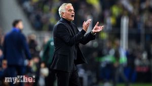 Jose Mourinho Praises Referee Clement Turpin's Vision Following Red Card Incident In Fenerbahce Vs Manchester United