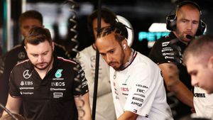 Hamilton 'used to' losing out to Russell amid qualifying struggles