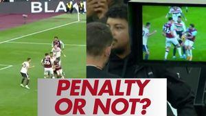 Was Manchester United wrongfully punished with a Penalty against West Ham? Who are to Blame?