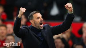 Manchester United Dominates Leicester City 5-2 In EFL Cup With Van Nistelrooy's Debut