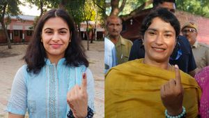 Haryana Election 2024: Manu Bhaker and Vinesh Phogat Urge Youth to Vote for Change