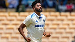 Mohammed Siraj scares Daryl Mitchell before dismissing New Zealand batter two deliveries later