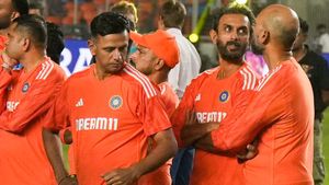 IPL 2025: Paras Mhambrey Does Not Reunite With Rahul Dravid at RR, Joins This Franchise Instead