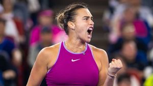 Aryna Sabalenka overcomes home favourite Zheng Qinwen completes Wuhan Open hat-trick