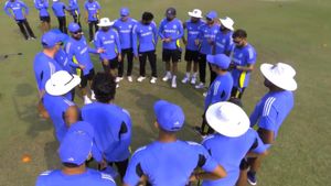 IND vs BAN: Rohit Sharma gives intense pep talk as India aim Victory in Kanpur - Watch
