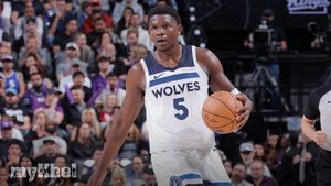 Anthony Edwards' Late Free Throws Propel Timberwolves Past Nuggets In Thrilling NBA Opener