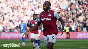 West Ham Triumphs With 4-1 Victory Over Ipswich Town For First Home Win Of The Season