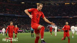 Harry Kane's Hat-trick Leads Bayern Munich To 3-0 Victory Over Augsburg And Sets Bundesliga Record