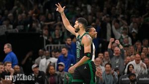 Celtics Secure Narrow Victory Over Cavaliers To End Their Perfect Season Start