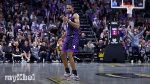 De'Aaron Fox Scores 49 Points To Propel Kings Past Jazz In Thrilling Match