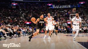 Devin Booker Scores 40 Points As Phoenix Suns Overcome Clippers In Thrilling Match