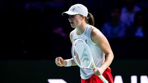 Swiatek and Raducanu help Poland, Great Britain advance at Billie Jean King Cup Finals