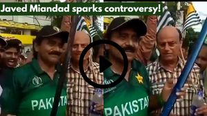 Why Javed Miandad Wants to 'Wield Sword Against Indians'? Controversial Video of Former Pak Cricketer Goes Viral