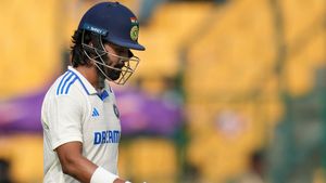 IND vs AUS: KL Rahul Leaves Field After Being Struck on Elbow When Batting in Perth Simulation Match