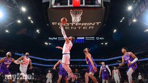Brunson And Towns Combine For 70 Points In Knicks' Victory Over Suns
