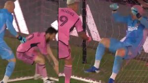 Lionel Messi, Luis Suarez get into confrontation with Brad Guzan during MLS Playoffs Heartbreak