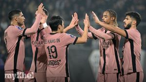 Paris Saint-Germain Triumphs Over Angers 4-2 As Lee And Barcola Shine In Ligue 1 Clash