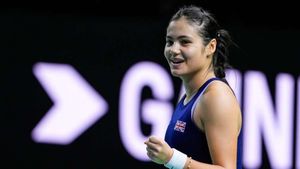 Emma Raducanu helps Great Britain reach Billie Jean King Cup semi-finals