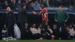 Rafael Leao Addresses Rumours Of Feud With Coach Paulo Fonseca Amidst Recent Bench Time