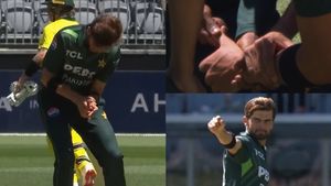 AUS vs PAK: Did Shaheen Afridi take two wickets after dislocating finger while Babar Azam does rescue act?