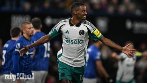 Eddie Howe Asserts Alexander Isak's Future With Newcastle United Amid Transfer Speculation