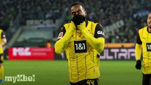 Borussia Dortmund Struggles Continue With 1-1 Draw Against Gladbach Despite Gittens' Goal