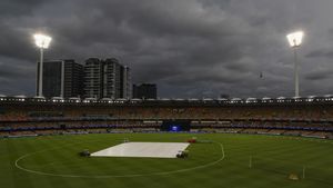 IND vs AUS 3rd Test Brisbane Weather Updates: Stumps, Rain Spoils 1st Day with just 13.2 Overs; Check Out Day 2 Rain and Weather Forecast