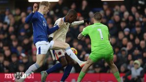 Everton Holds Chelsea To A 0-0 Draw: Jackson's Missed Chances Prove Costly For Title Aspirants