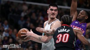 Zach Edey Commends Memphis Grizzlies' Team Mentality After Record Win Against Raptors