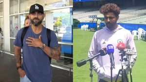 Australian Media EXPOSED Again After Virat Kohli's Public Spat ; Accuse Ravindra Jadeja For Ignoring English PC : Here's The Truth