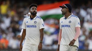 India vs Australia: Adelaide Crowd Booes Mohammed Siraj After His Fiery Send-Off to Travis Head