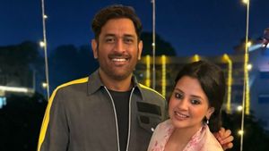 MS Dhoni Spotted Dancing With Wife Sakhi on a Pahadi Song, Fans Can't Keep Calm