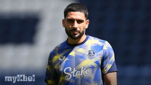 Neal Maupay Critiques Everton Performance On Social Media Following Nottingham Forest Loss