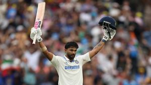 IND vs AUS: Nitish Reddy turns India's Maverick in Melbourne, scores Maiden Test Century with Father at the Stands