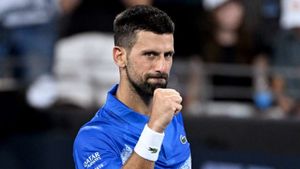 Novak Djokovic cruises into Brisbane International second round