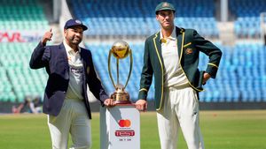 IND vs AUS 2nd Test Toss & Playing 11: Rohit, Shubman Gill & Ashwin Back as India Opt to Bat First in Adelaide