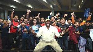 Sol Campbell touches down in Kolkata for Tata Steel 25K, gets serenaded by Arsenal fans at Airport
