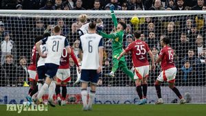 Son Heung-min Scores Directly From Corner In Tottenham's 4-3 Victory Over Manchester United