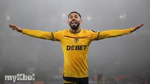 Wolves Triumph Over Manchester United 2-0 As Cunha Excels Following Fernandes' Dismissal