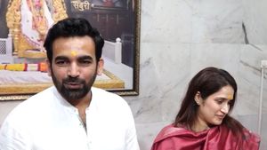 Ex-India pacer Zaheer Khan visits Shirdi Sai Baba Temple with Wife [Watch]