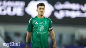 Al-Ahli Secures 2-1 Victory Over Al-Ettifaq With Firmino's Key Contribution