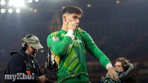 Bruno Fernandes Commends Altay Bayindir's Outstanding Penalty Heroics Against Arsenal